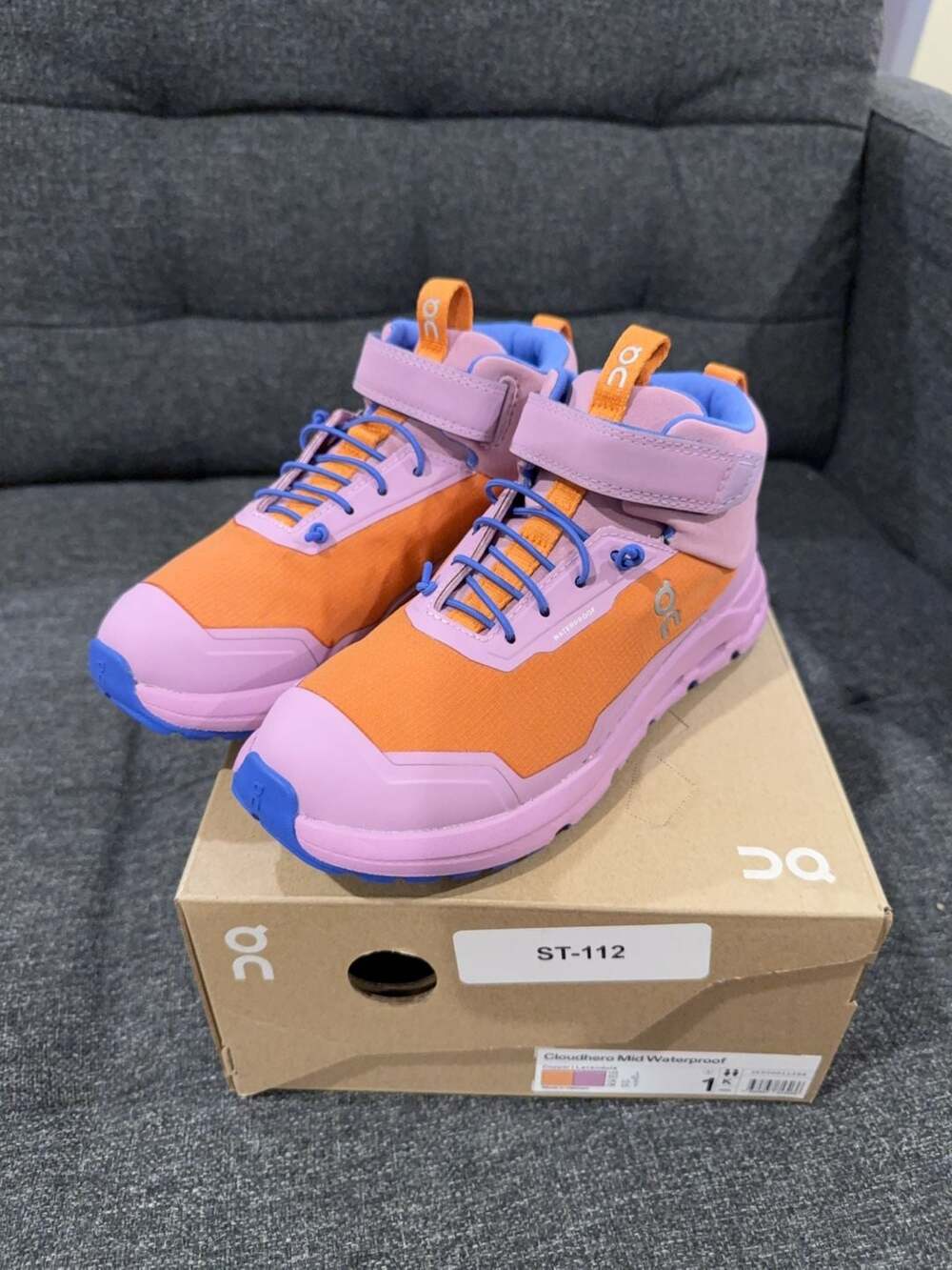 On Running Cloudhero Mid Waterproof Kids Shoes Size 1 US